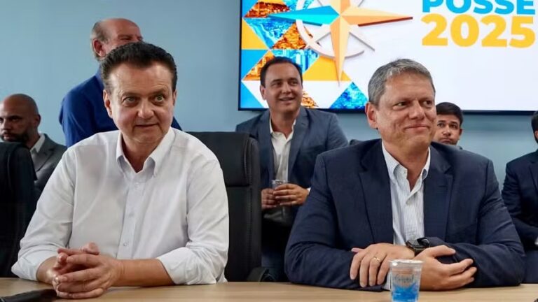 Após Tarcísio se afastar de Kassab, prefeitos do PSD esvaziam apoio ao governador