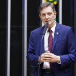Câmara libera até compra de helicóptero sem impostos para igrejas
