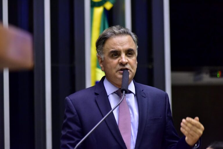 “O PT se especializou em administrar a pobreza, não em superar a pobreza”, diz Aécio
