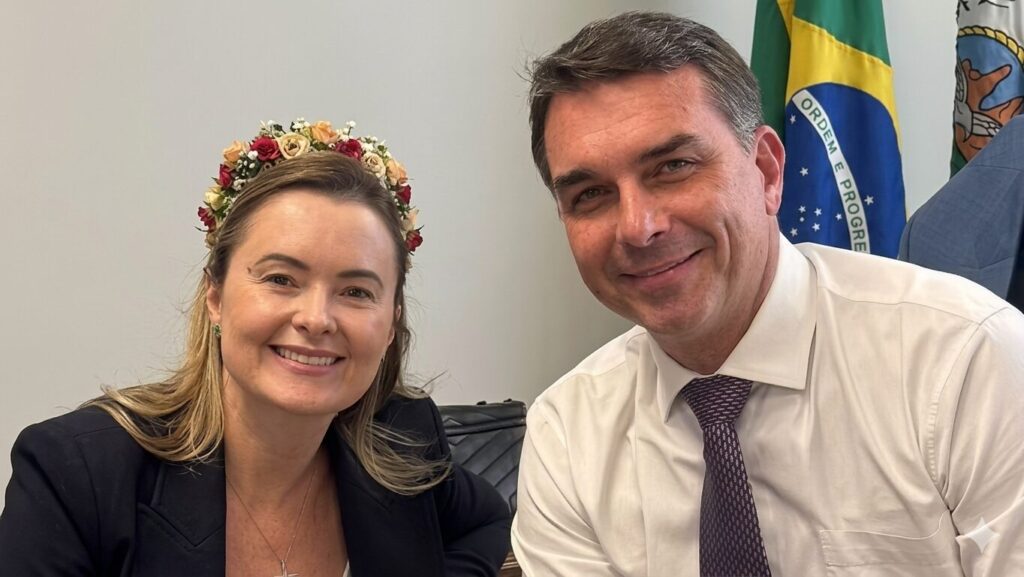 Eduardo Bolsonaro quer Júlia Zanatta na vice de Flávio