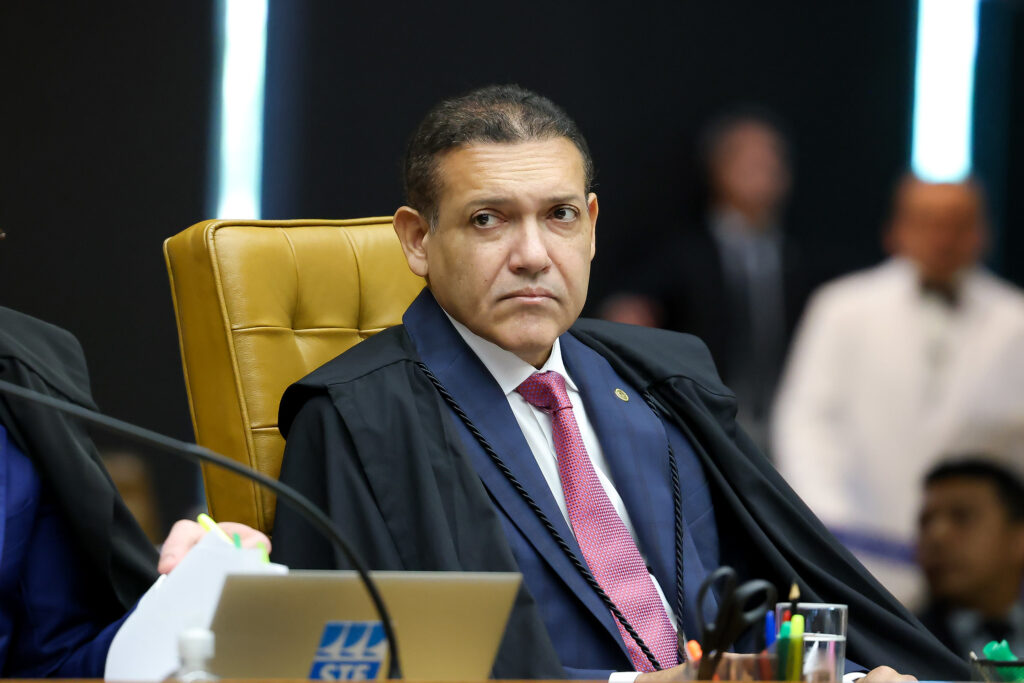 TSE suspende pesquisa presidencial AtlasIntel por suspeita de indução ao eleitor