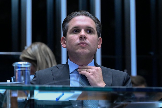 Deputados querem que Hugo Motta libere sessões remotas até as eleições