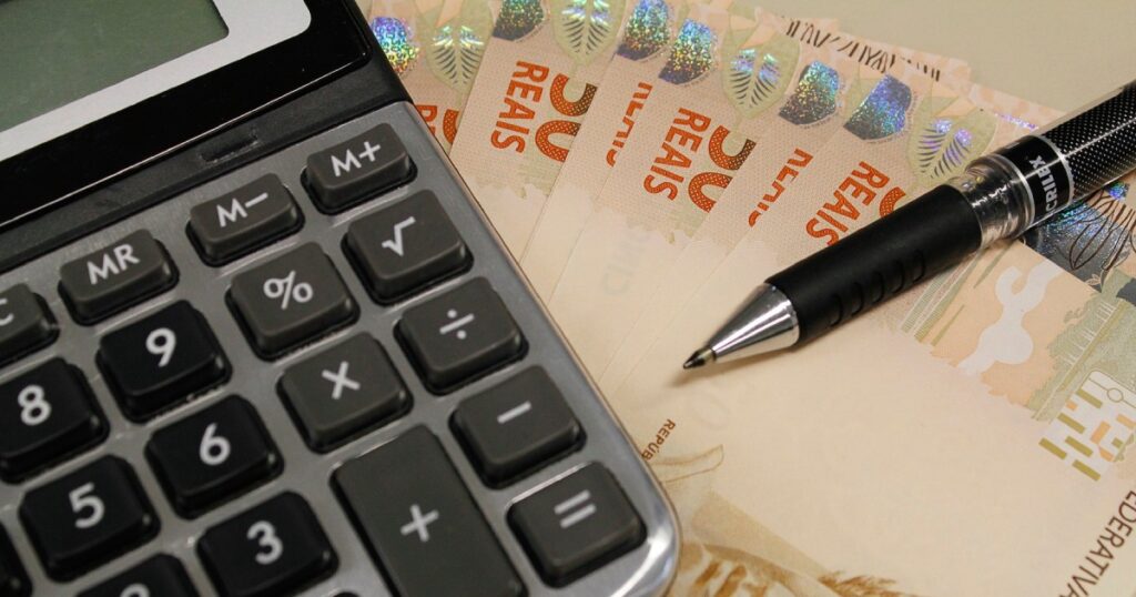 PIB per capita do Brasil despenca enquanto média global sobe 56%