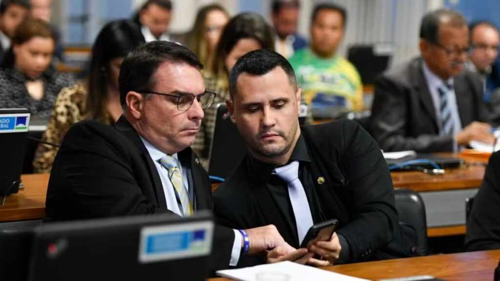 Campanha de Flávio vai testar Cleitinho como opção de vice-presidente