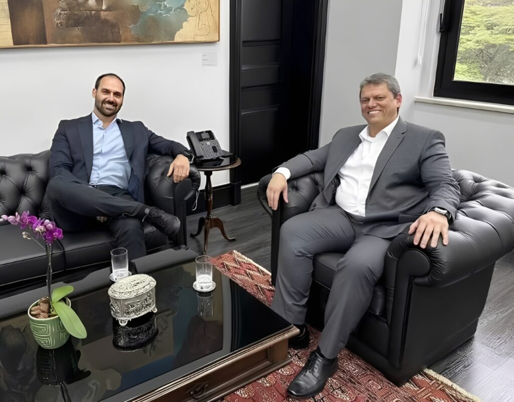 Tarcísio sai em defesa de Eduardo Bolsonaro e chama condenação de injusta