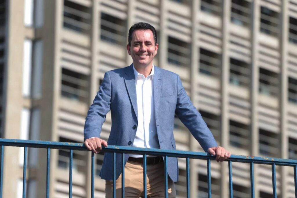 Paulo Serra retira candidatura ao governo de SP e disputará mandato federal