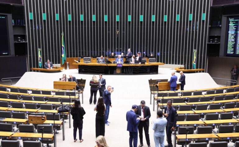 Marcus Pestana: “A desconexão entre representantes e representados”