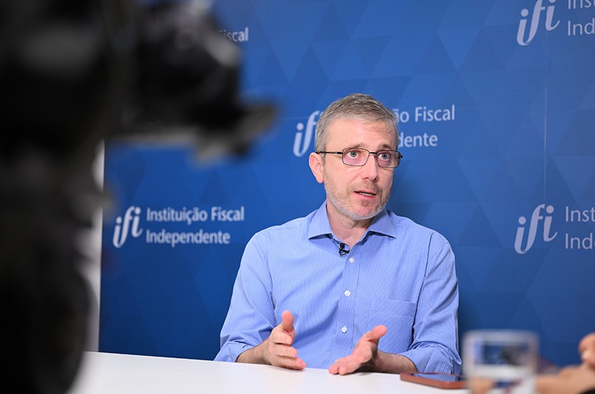 Crise fiscal: Dívida pública brasileira chegará a 115% do PIB até 2036, diz IFI