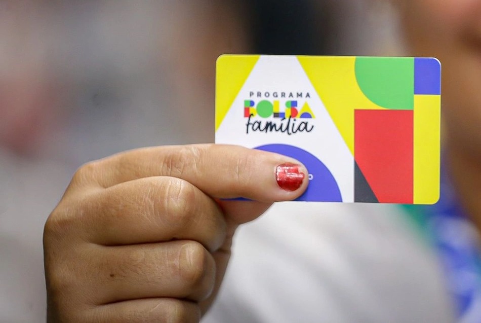 Comissão da Câmara debate medida do governo Lula que impulsionou uso do cartão do Bolsa Família para compra de drogas