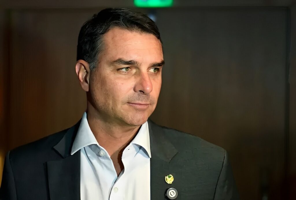 Pré-candidato à presidência, Flávio Bolsonaro não apareceu em 43% das votações nominais do Senado em 2026