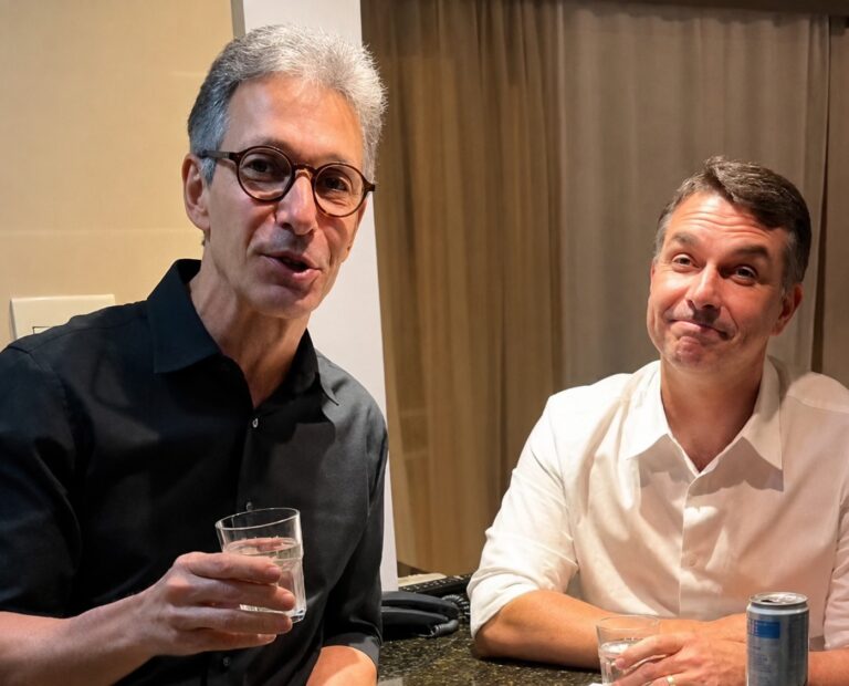 Zema nega ser bolsonarista e diz que agiu diferente de Bolsonaro durante a pandemia