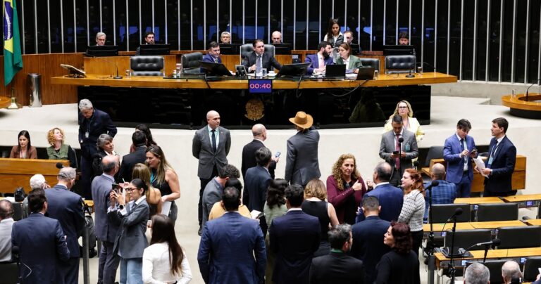 Projeto aprovado na Câmara reserva R$ 1,5 bilhão para enfrentamento da violência contra a mulher