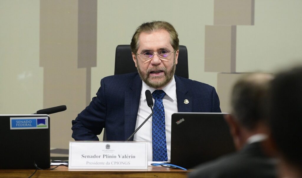 Senador Plínio Valério cobra votação da PEC que inclui Pix na Constituição