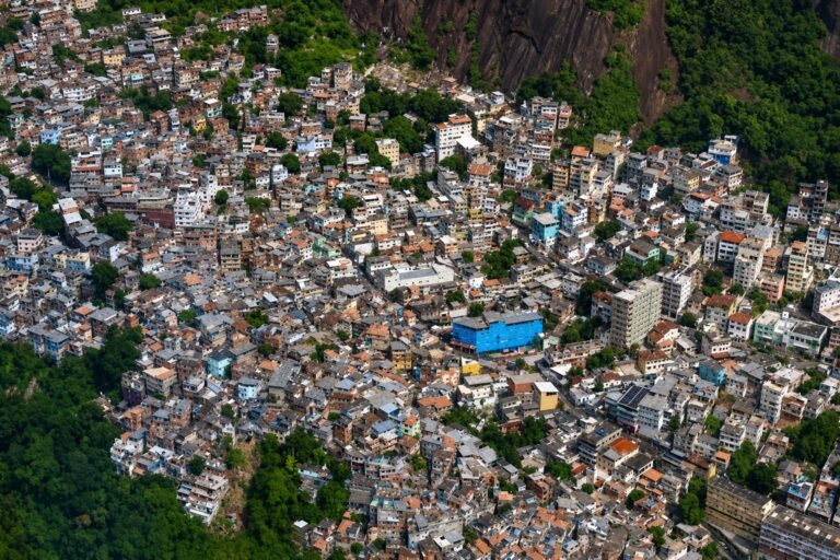 Fernando Gabeira: “A dura realidade aonde a política não chega”