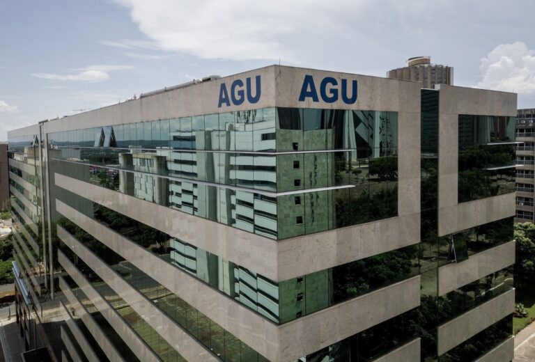 AGU quer manter sigilo sobre R$ 12 bilhões em pagamentos de honorários