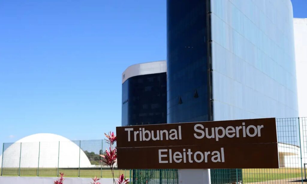 TSE firma acordo com big techs para combater fake news e limitar conteúdos de IA