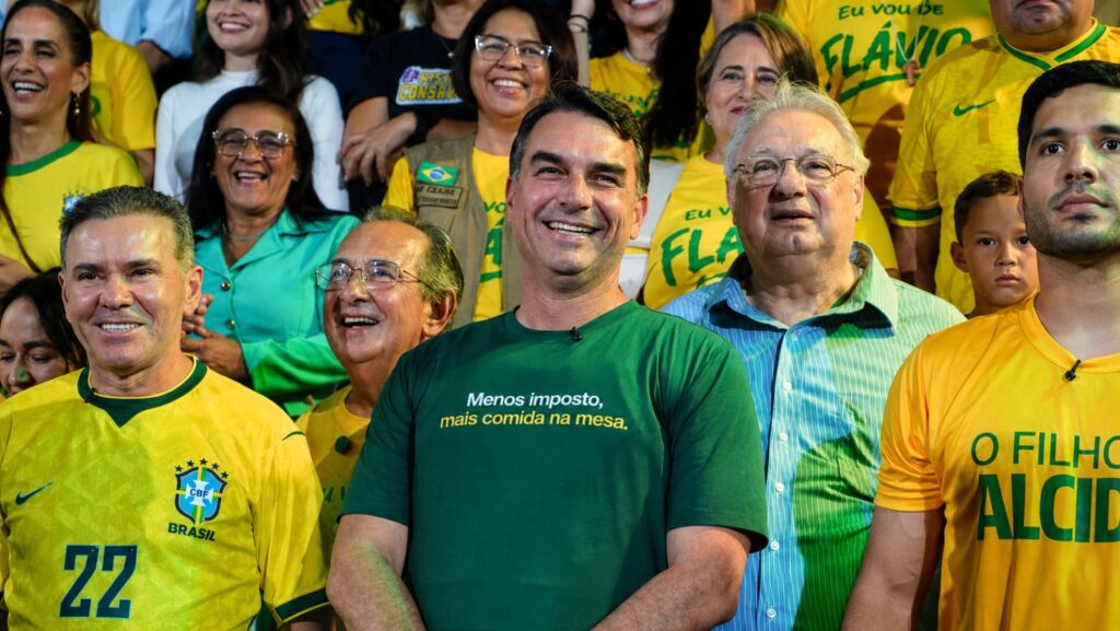 Flávio Bolsonaro critica direção da PF e anuncia segurança própria durante campanha presidencial