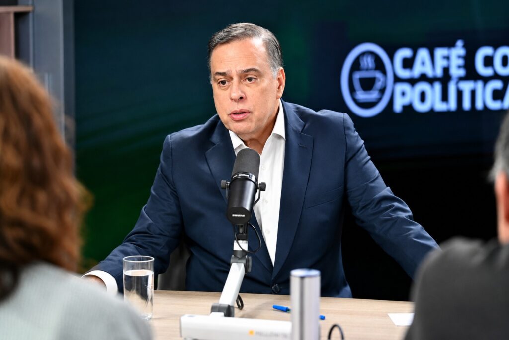 Presidente do PSDB de Minas diz que partido só rejeita Simões e Patrus ao governo de Minas