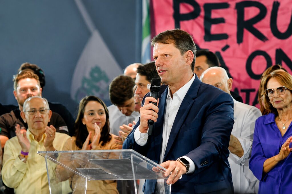 Tarcísio anuncia projeto para garantir empregos da CPTM e busca encerrar greve em São Paulo