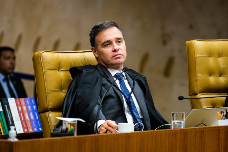Mendonça cobra preservação da independência da PF em reunião com ministro da Justiça para conter crise institucional