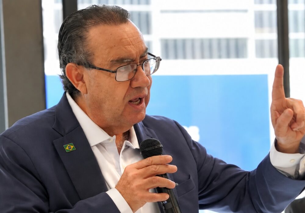 Marqueteiro de Augusto Cury nega uso de robôs: “ele fala o que o eleitor quer ouvir”