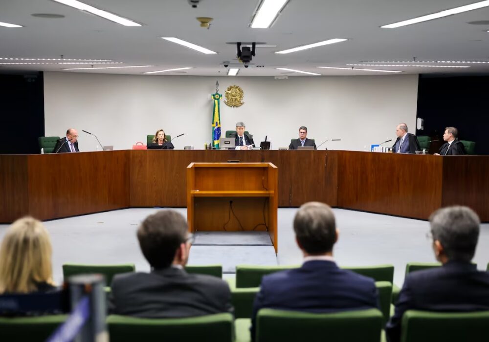 Fux e Nunes Marques mantêm afastamento de diretor da PF, e Gilmar Mendes pede vista