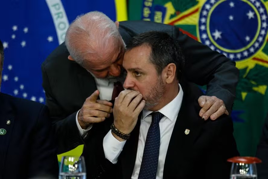 Lula considera afastamento de Andrei Rodrigues indevido e busca saída institucional para crise na PF