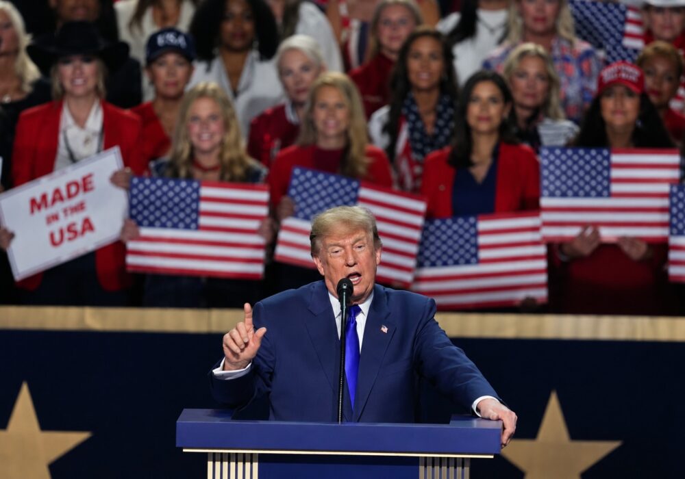 Trump promete cheque de US$ 5 mil e atrela pagamento à vitória republicana no Congresso