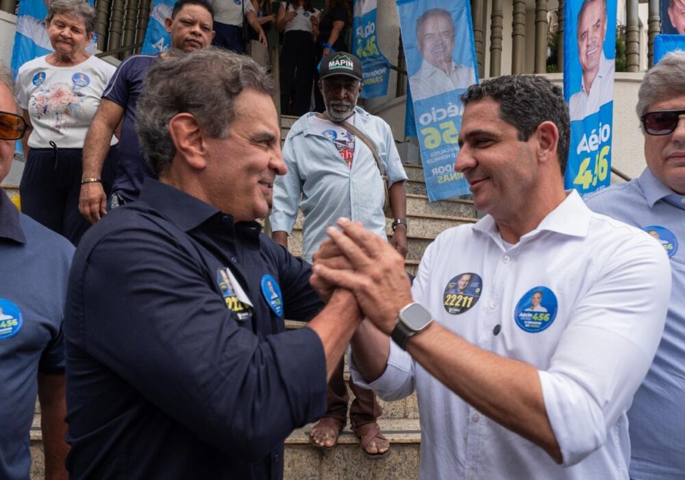 Aécio recebe apoio do prefeito de Betim e diz que vai atuar no Senado pelo Rodoanel