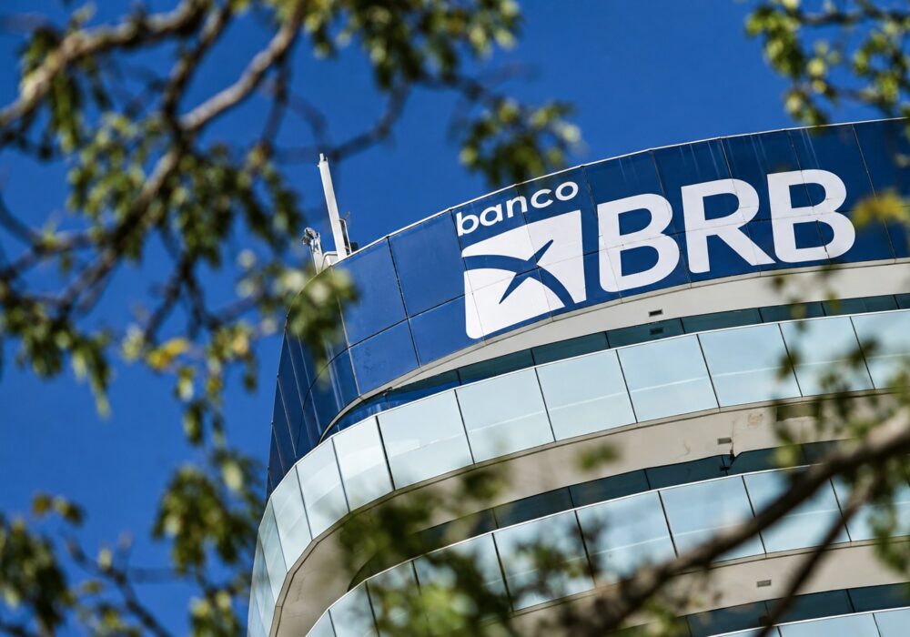 Governo do DF cria força-tarefa para recuperar recursos do BRB após crise envolvendo Banco Master