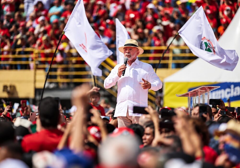 Campanha de Lula mira custo de vida e promete ampliar limite do MEI em programa eleitoral