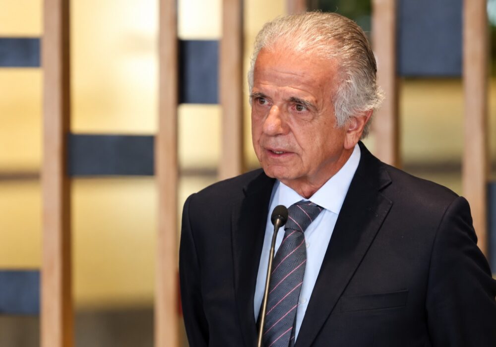 Ministro da Defesa tem celular clonado e golpistas pedem dinheiro por falso evento beneficente