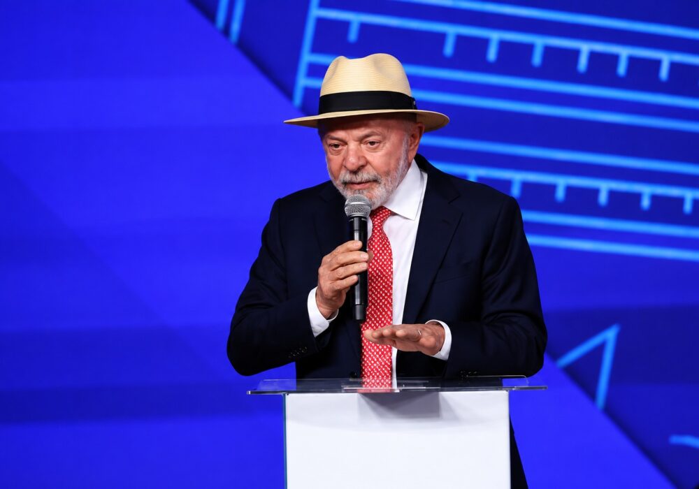 Lula associa Flávio Bolsonaro a milícias e volta a citar caso Banco Master