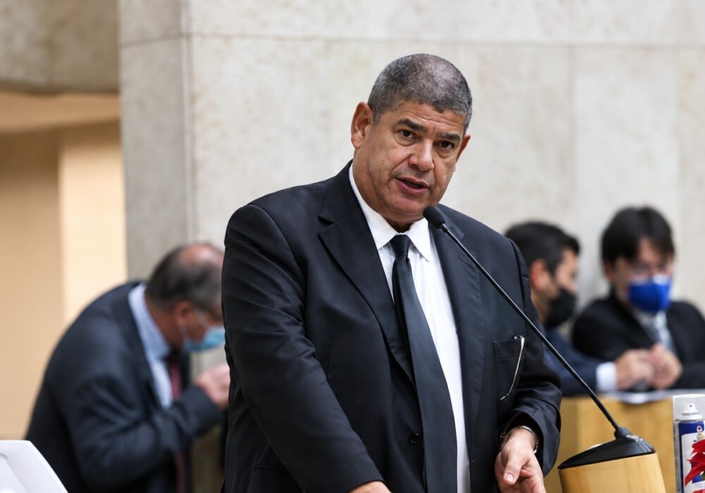 Milton Leite é internado após crise de pressão alta, mas Justiça mantém prisão