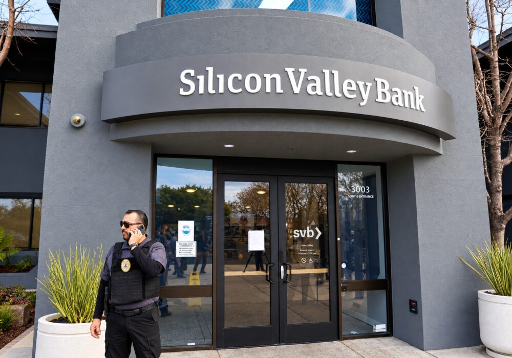 Relatório sobre quebra do SVB reacende confronto de Trump com dirigentes do Fed