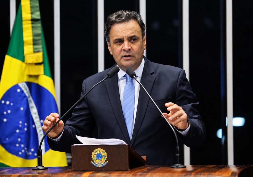Após receber apoio de centenas de prefeitos, Aécio recebe apoio do ex-presidente José Sarney para o senado em Minas