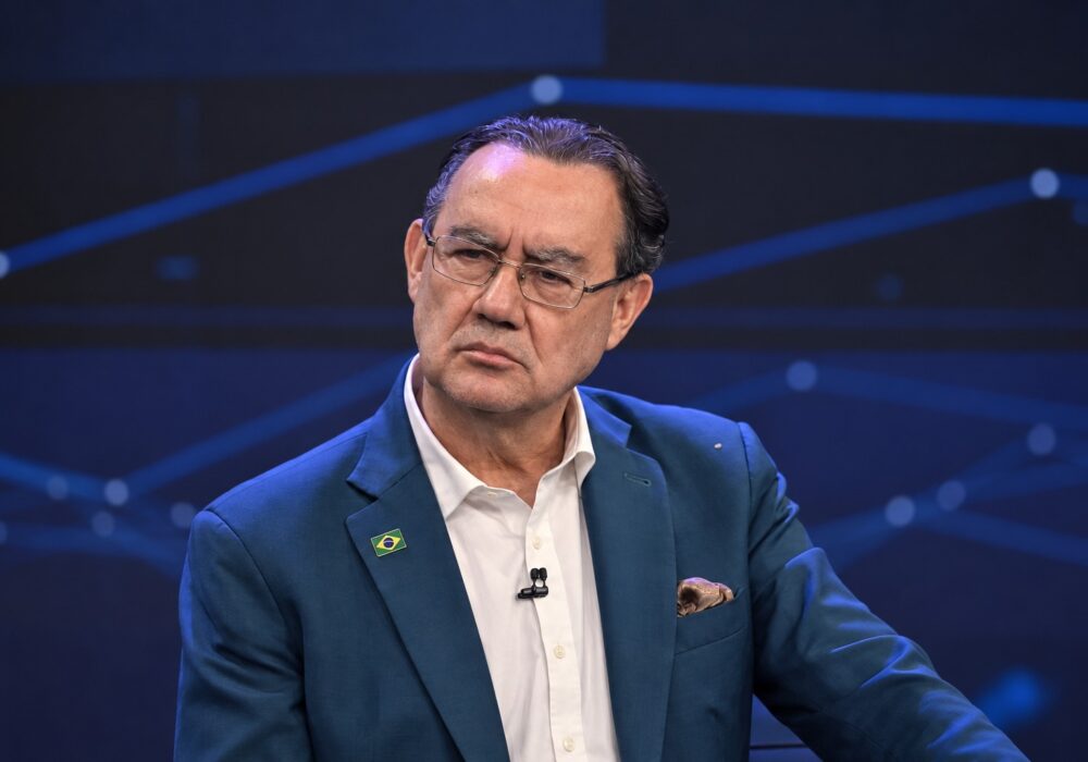 Empresa da Filha de Augusto Cury faturou R$ 19,9 milhões em contratos com prefeituras, diz jornal