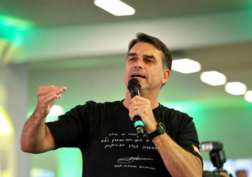 Flávio Bolsonaro promete fim do jogo do tigrinho, mas com continuidade das apostas esportivas