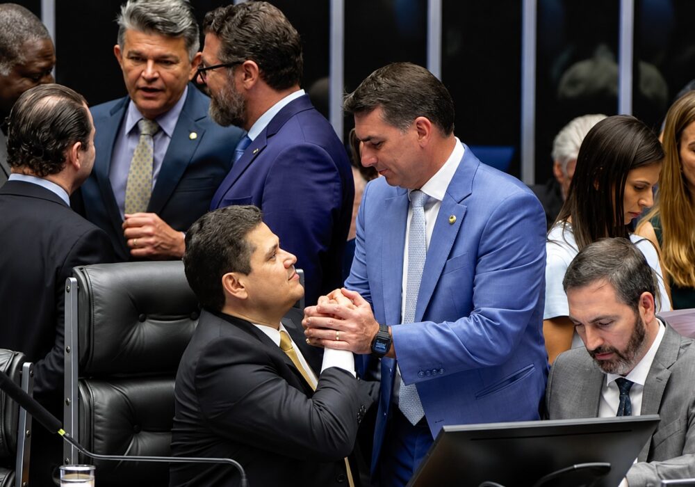 Nunes Marques manda Instagram apagar vídeo que associa Flávio a Banco Master