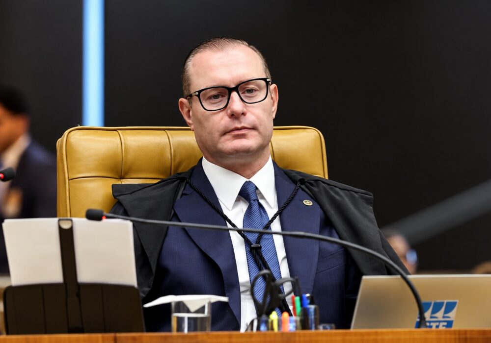 Lobista diz em mensagem ter conversado com Zanim sobre Master, ministro nega contato