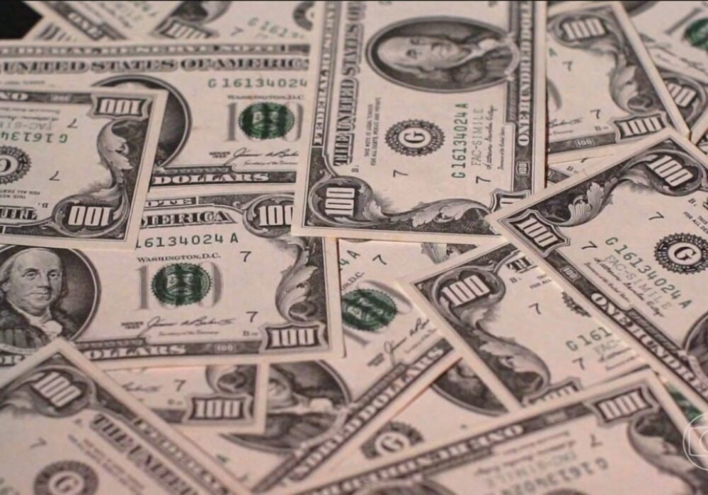 Bolsa chega a despencar 17% após vitória de Lula, e dólar dispara a R$ 5,60