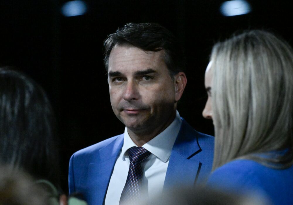 PF pediu apreensão de passaporte de Flávio menos de 10 minutos após anúncio da vitória de Lula