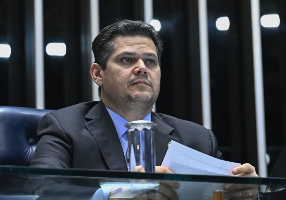 Alcolumbre quer acelerar PEC de Plínio Valério que limita mandato de ministros do STF