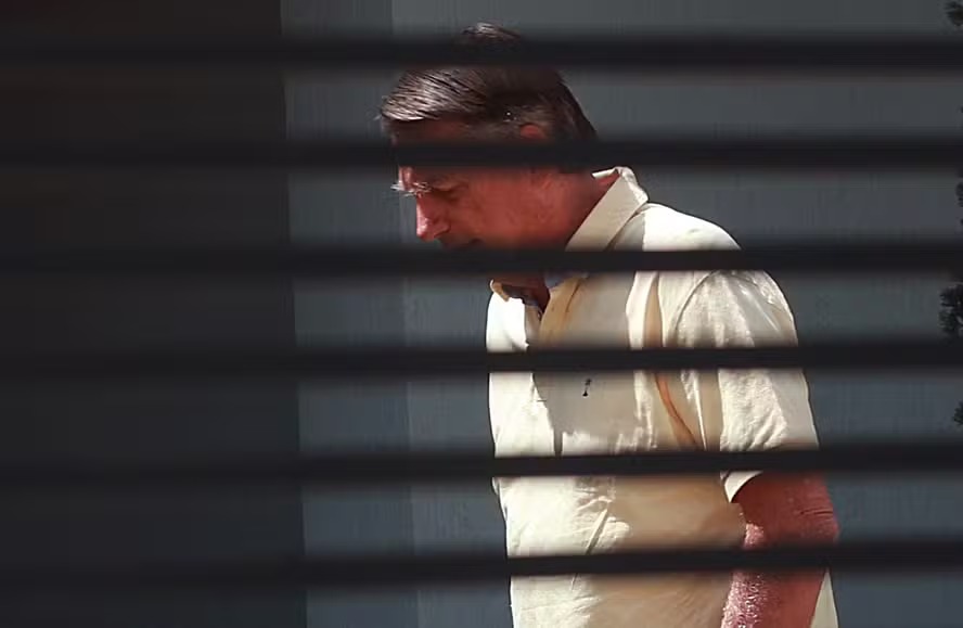 Aliados de Bolsonaro fazem contas no STF para tentar reverter condenação de 27 anos