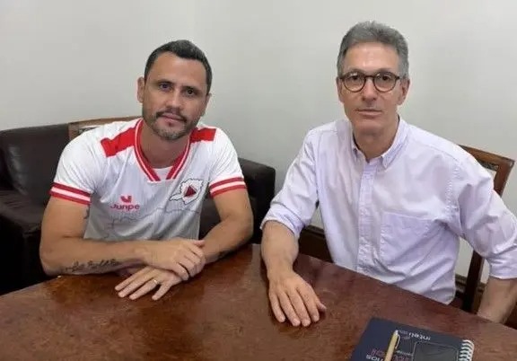 Após derrota nas urnas, Zema se aproxima de Cleitinho e oferece ajuda ao novo governo de Minas